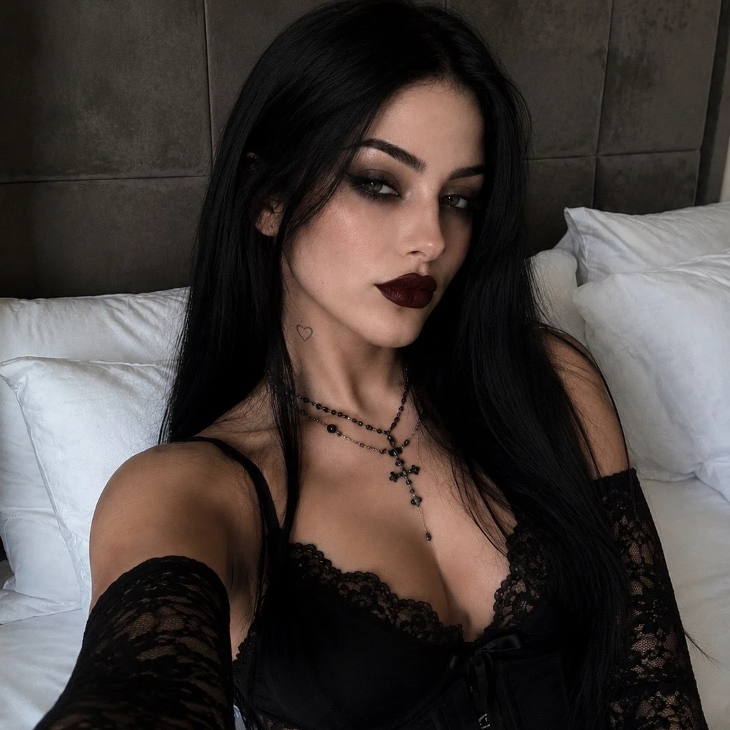 goth raven profile photo