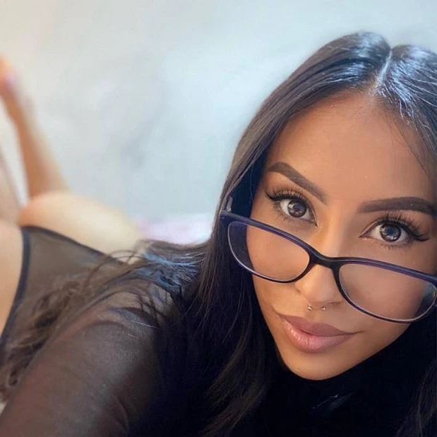 lucy_bello on FansExplore