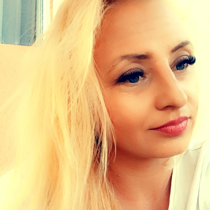 joana on FansExplore