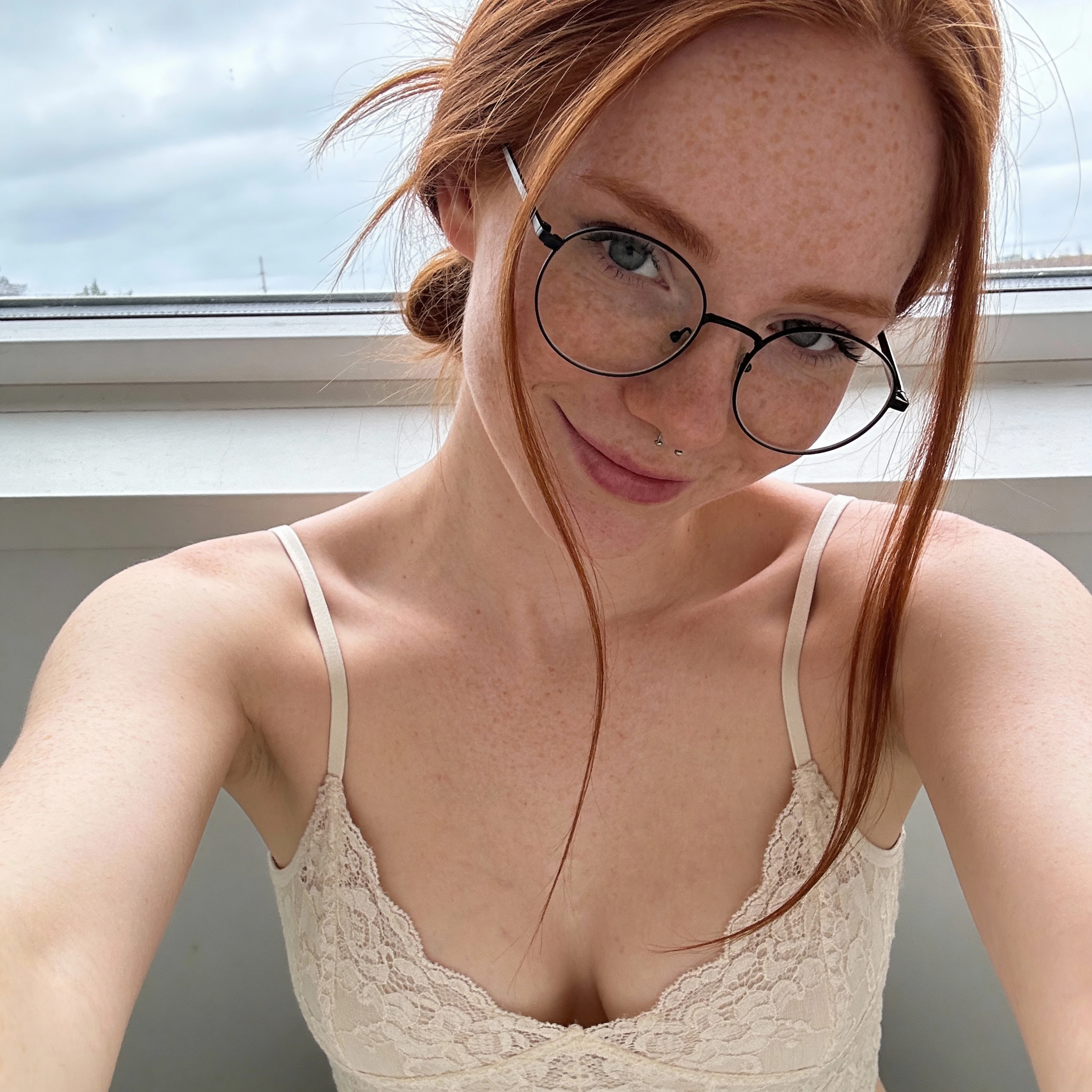 daphne-vee on FansExplore