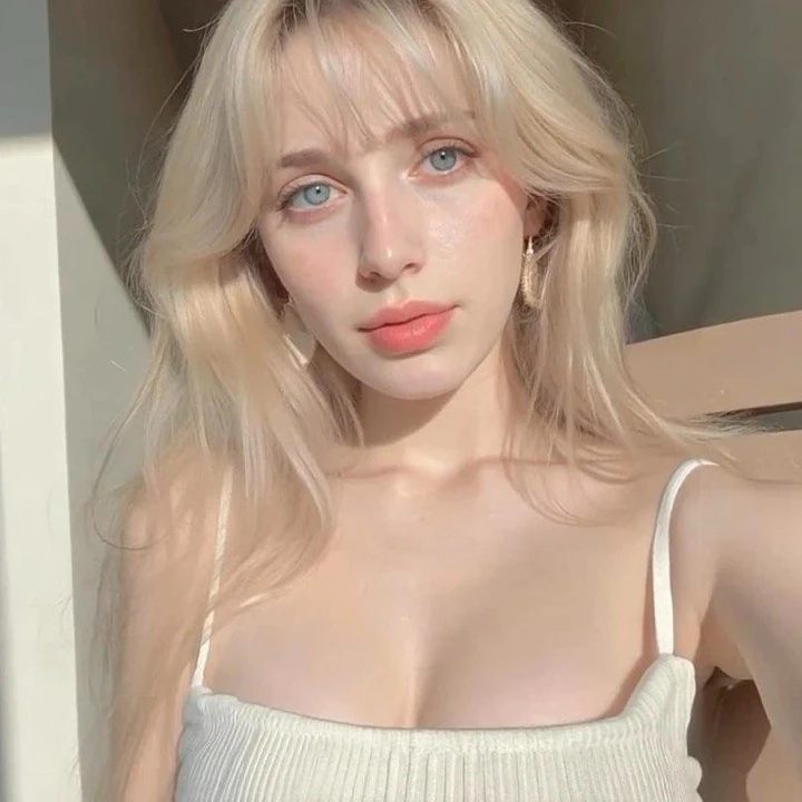 Arina Fanvue picture