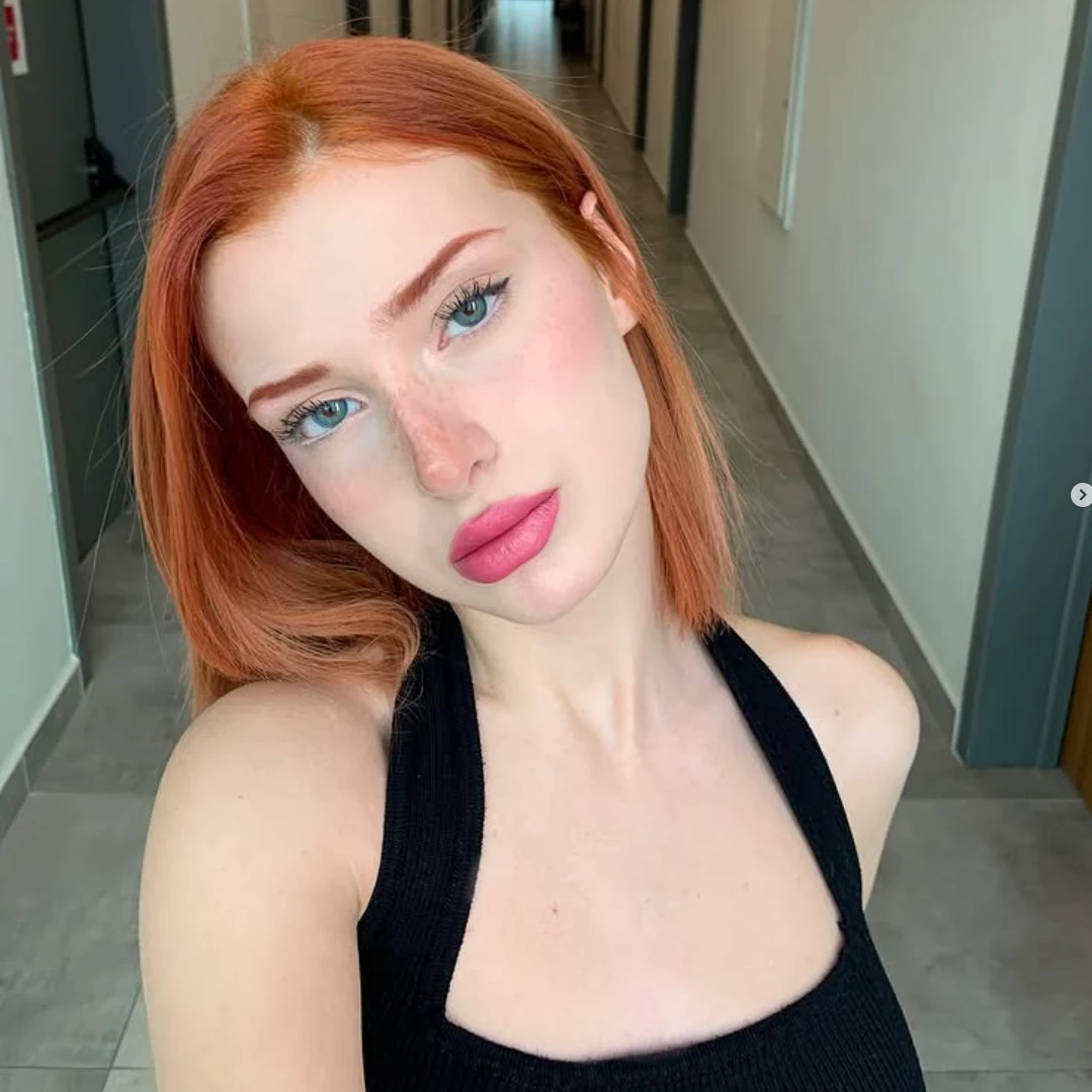 EllieOnline Fanvue picture
