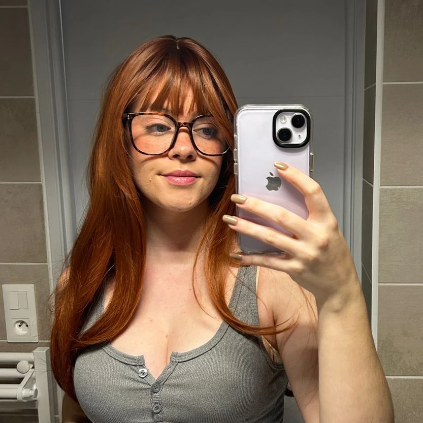 emma_embers on FansExplore
