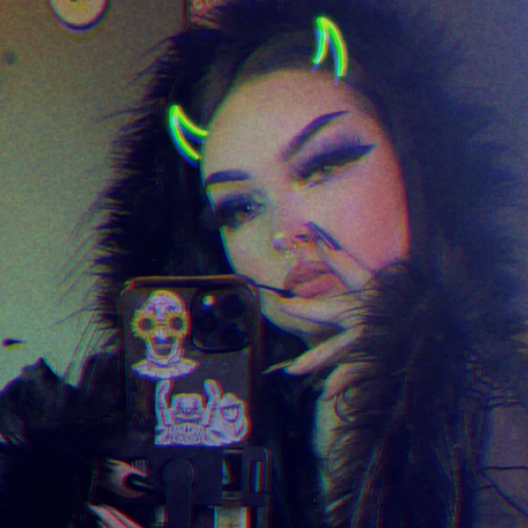 Luci Unholy Fanvue picture