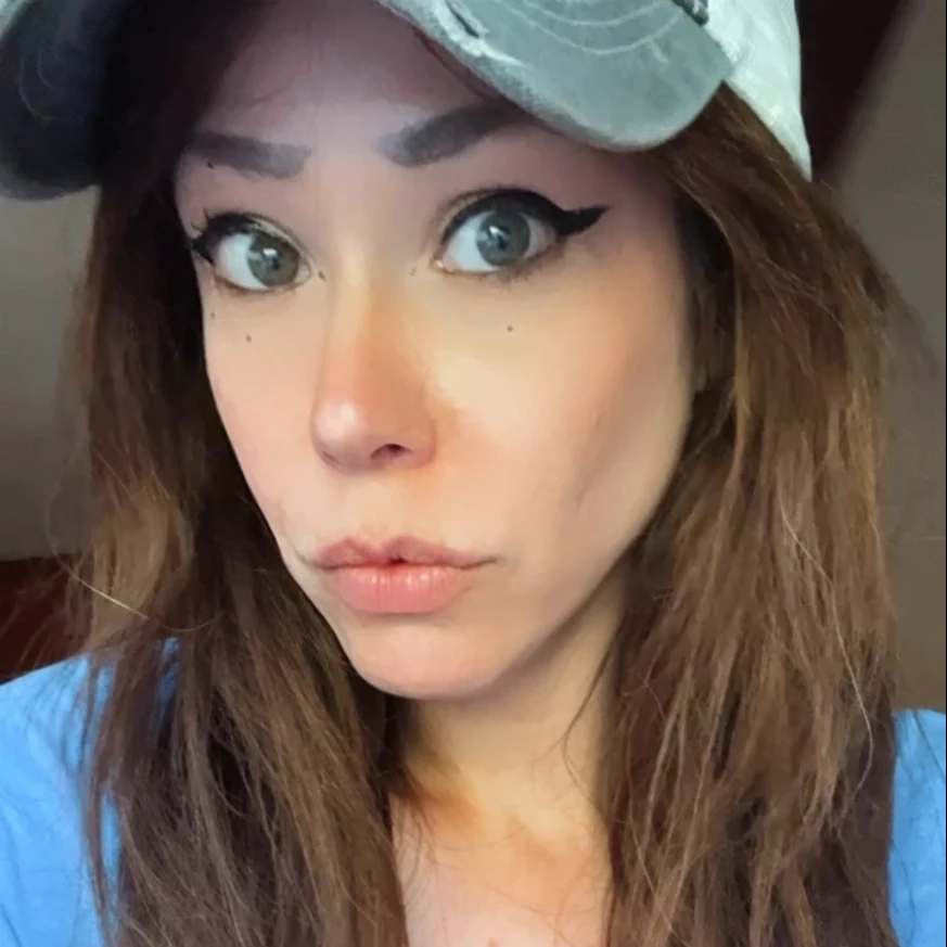 Angela Lynn Fanvue picture